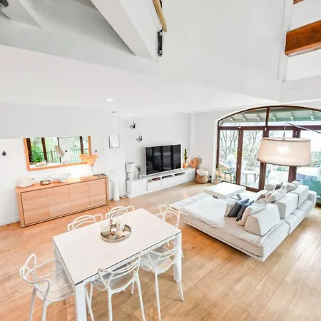 M62 Jolie Avec Jacuzzi Et Vue Sur Holiday home Veyrier-du-Lac